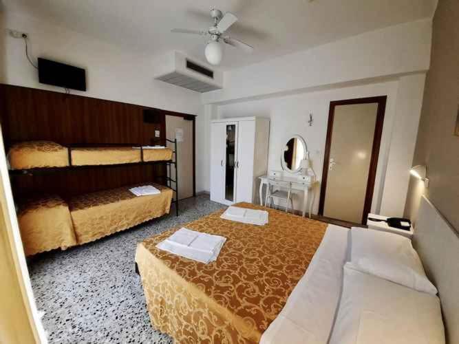 Hotel Modenese Ричоне Екстериор снимка