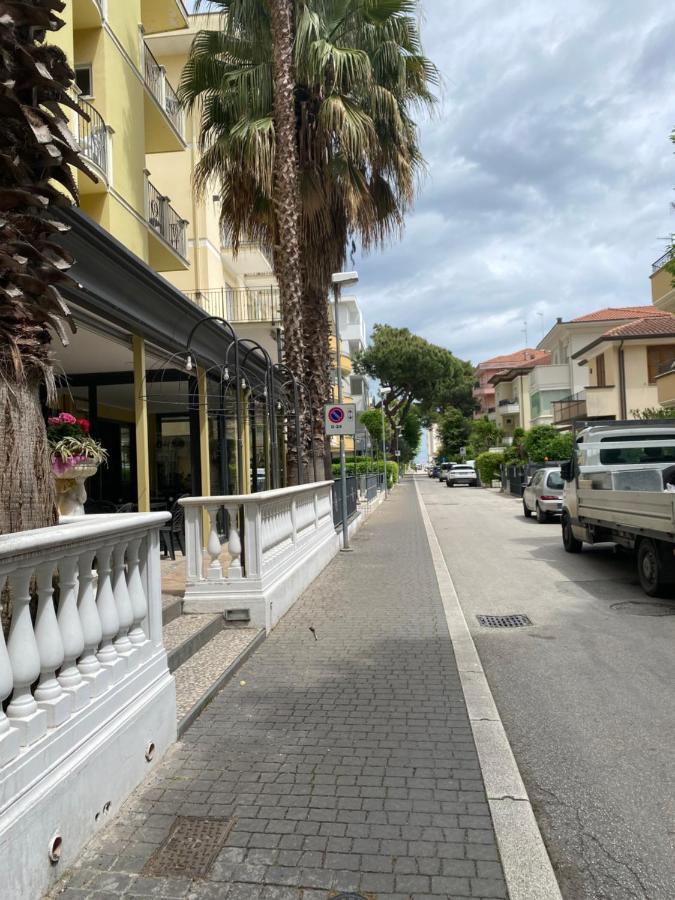 Hotel Modenese Ричоне Екстериор снимка